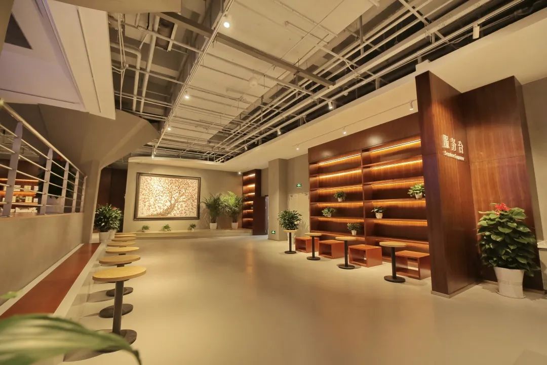 嗨,这里有份紫荆花文创"限量"展厅参观指南