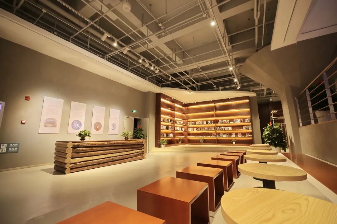 嗨,这里有份紫荆花文创"限量"展厅参观指南